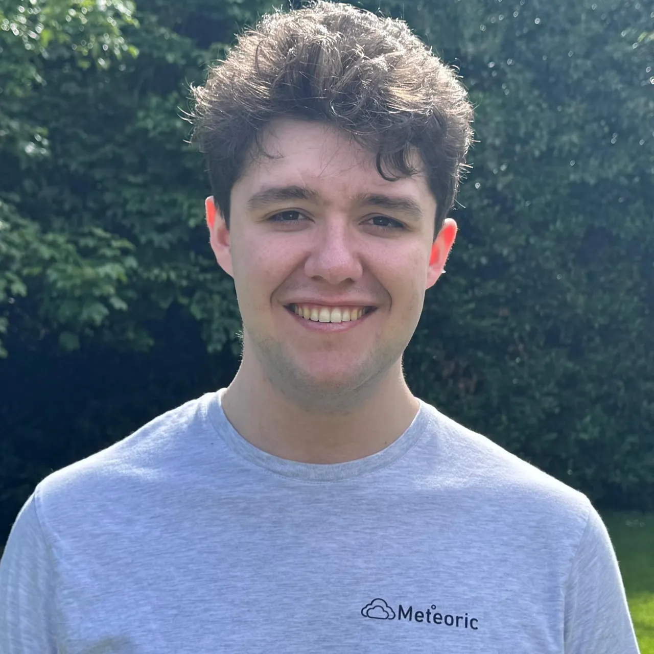 Portrait of Mete Karslioglu, co-founder and CEO of Meteoric, outdoors in a Meteoric T-shirt